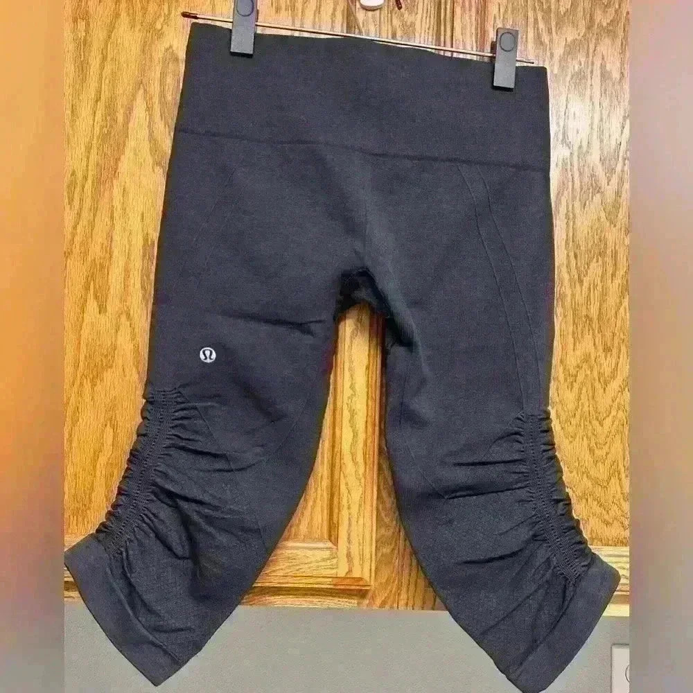 Lululemon size 4 in the flow black crop pants